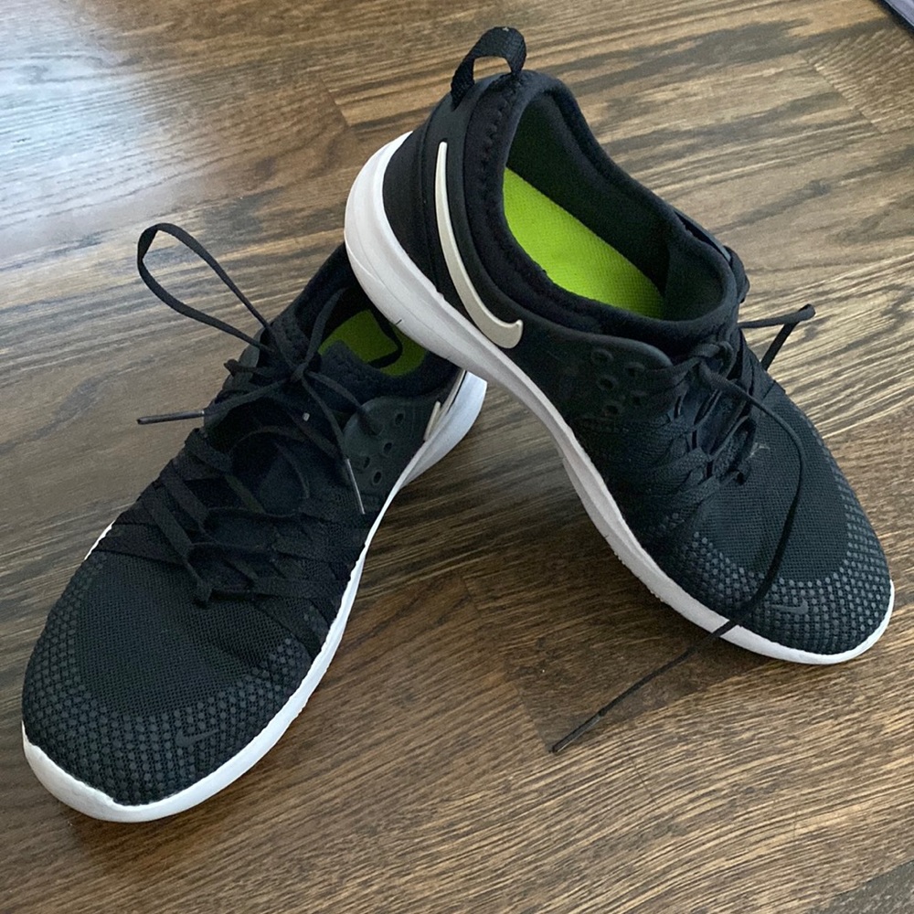 Nike Free Trainers Workout Shoes Size US 7 Black White
